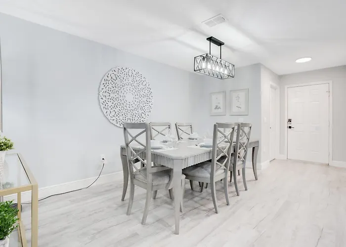 Stylish Villa Near Disney & Universal